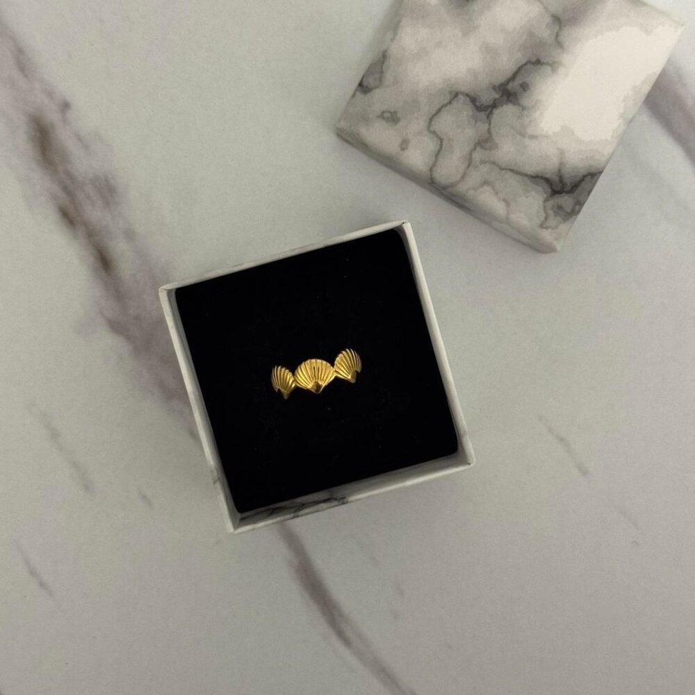 SKU0052 Casual Gold Shell Shape Women Fashion Ring Stainless steel + gift bag